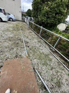 雑草刈りをしてスッキリした駐車場