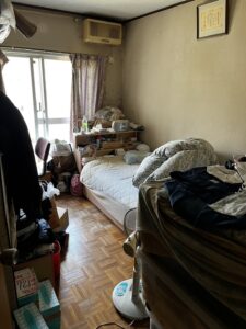 ちらかった部屋