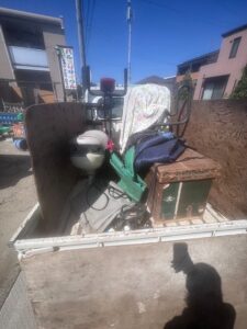 神奈川県綾瀬市で電動ベッドや健康器具などの不用品を回収したトラック荷台の様子|バルスリサイクルの不用品回収実績